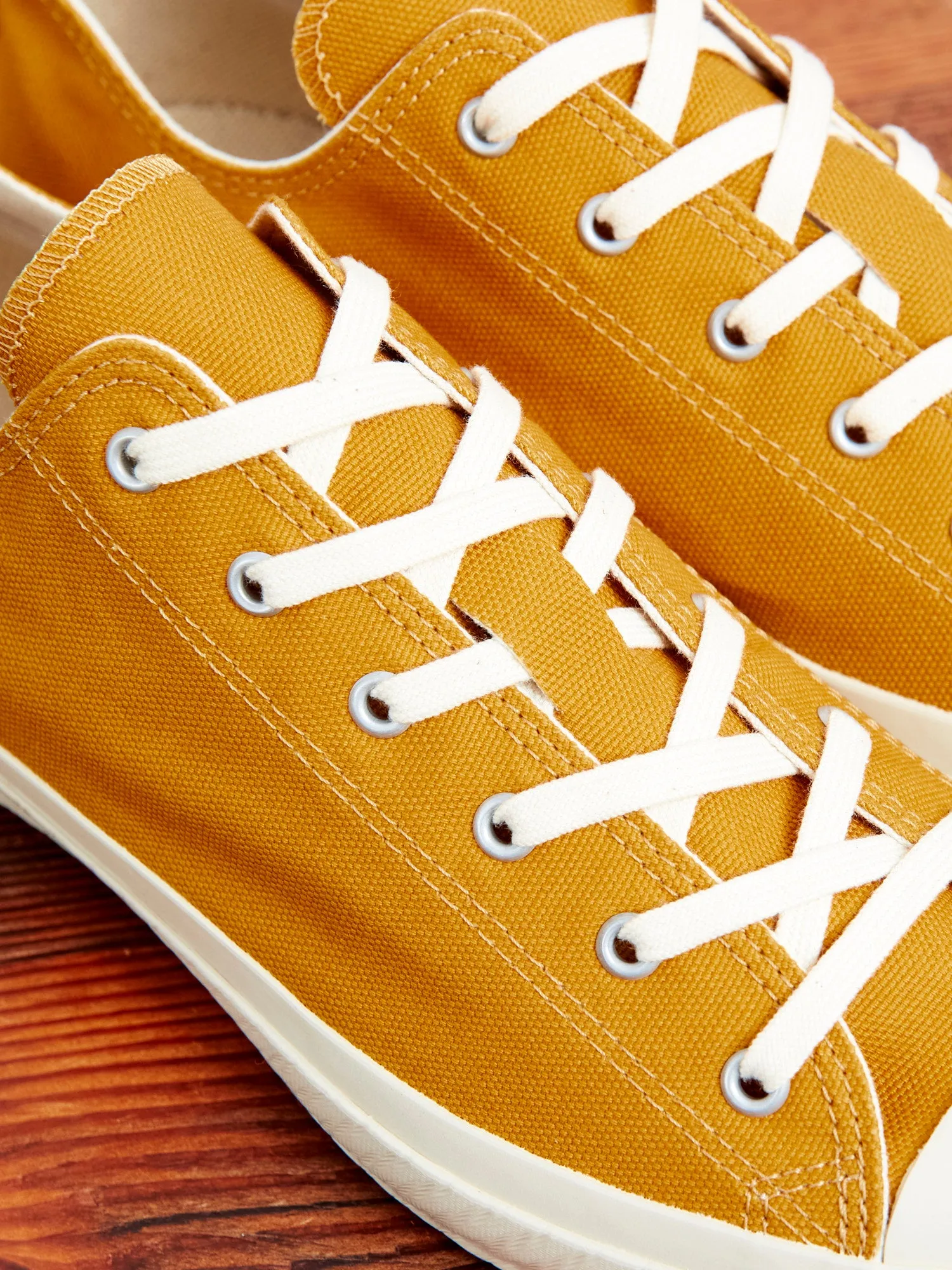 01JP Low Top Sneaker in Mustard